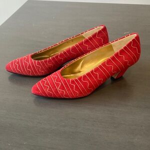 vintage Saks Fifth Avenue red suede low pumps 5 1/2